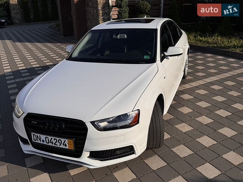 Седан Audi A4 2015 в Стрию