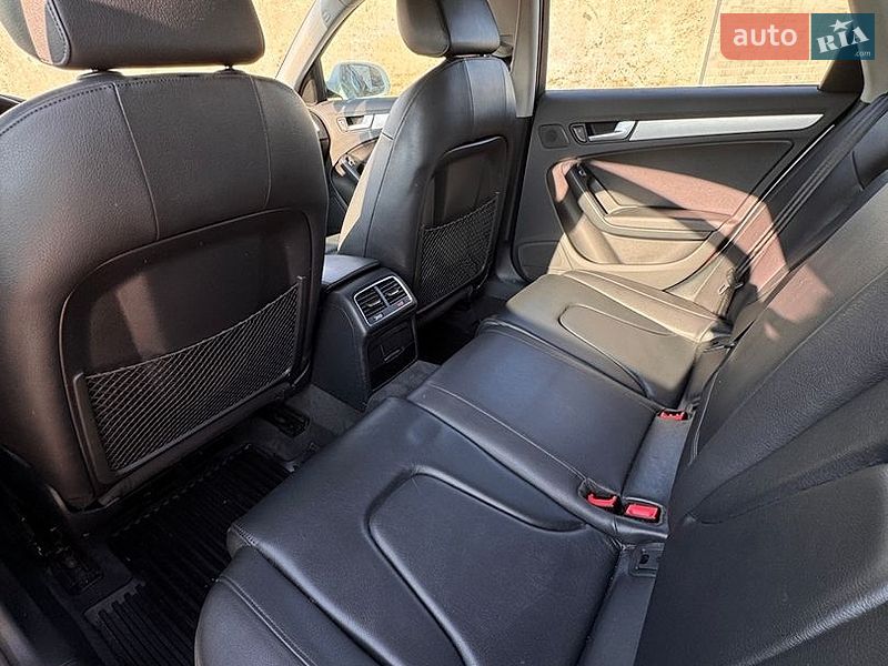 Седан Audi A4 2015 в Стрию