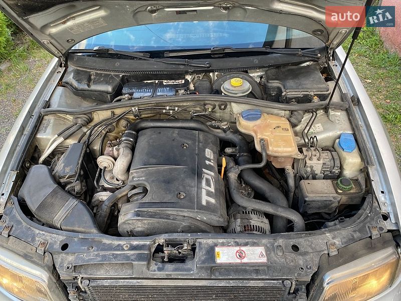 Універсал Audi A4 1998 в Рокитному