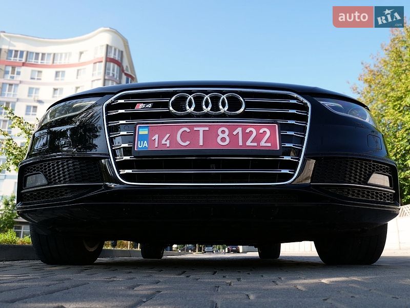Седан Audi A4 2015 в Ивано-Франковске