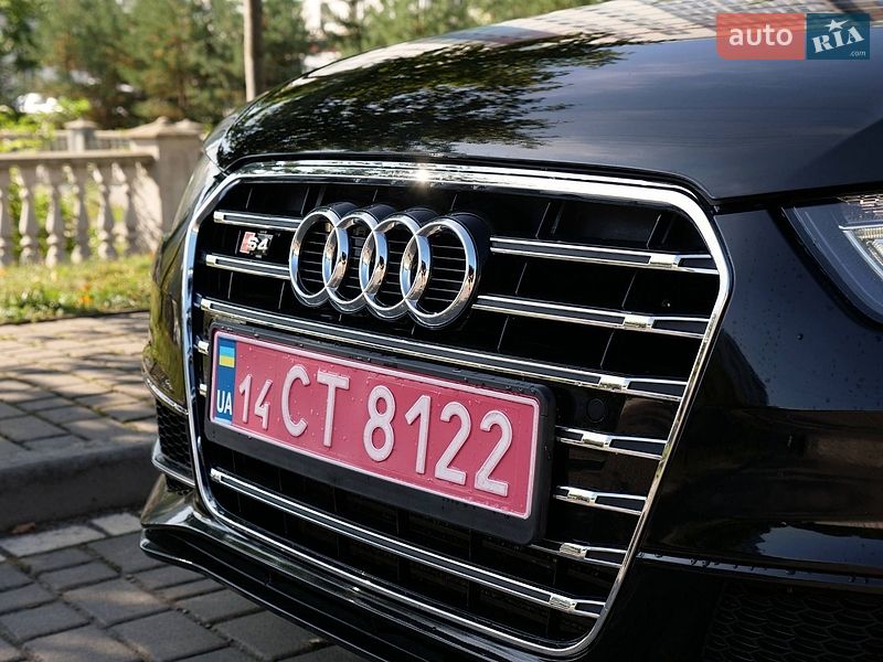 Седан Audi A4 2015 в Ивано-Франковске