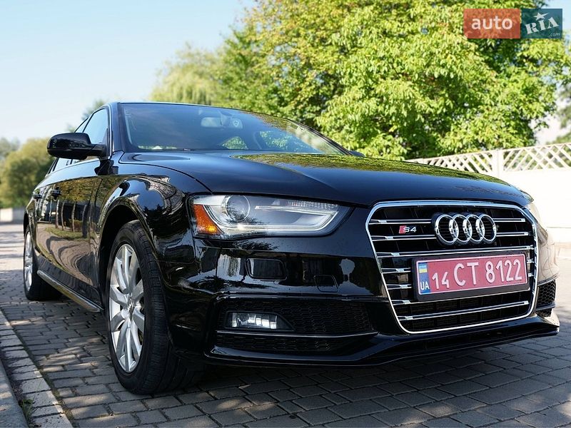 Седан Audi A4 2015 в Ивано-Франковске