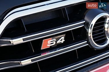 Седан Audi A4 2015 в Ивано-Франковске