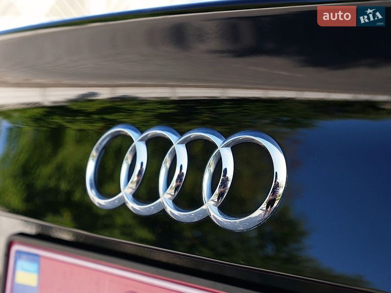 Седан Audi A4 2015 в Ивано-Франковске