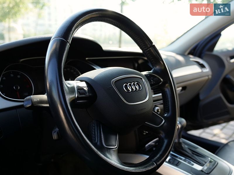 Седан Audi A4 2015 в Ивано-Франковске