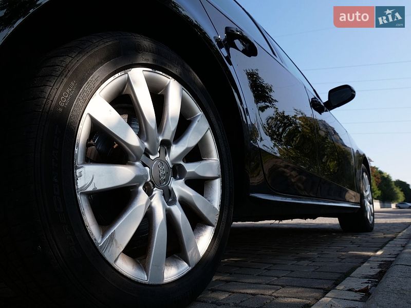 Седан Audi A4 2015 в Ивано-Франковске