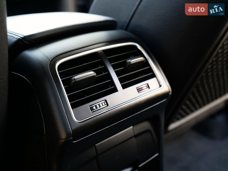 Седан Audi A4 2015 в Ивано-Франковске