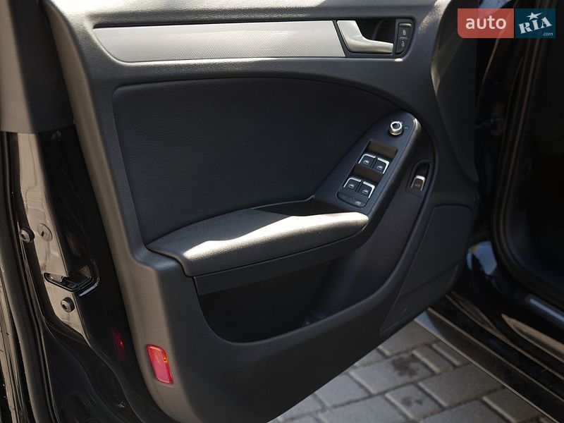 Седан Audi A4 2015 в Ивано-Франковске