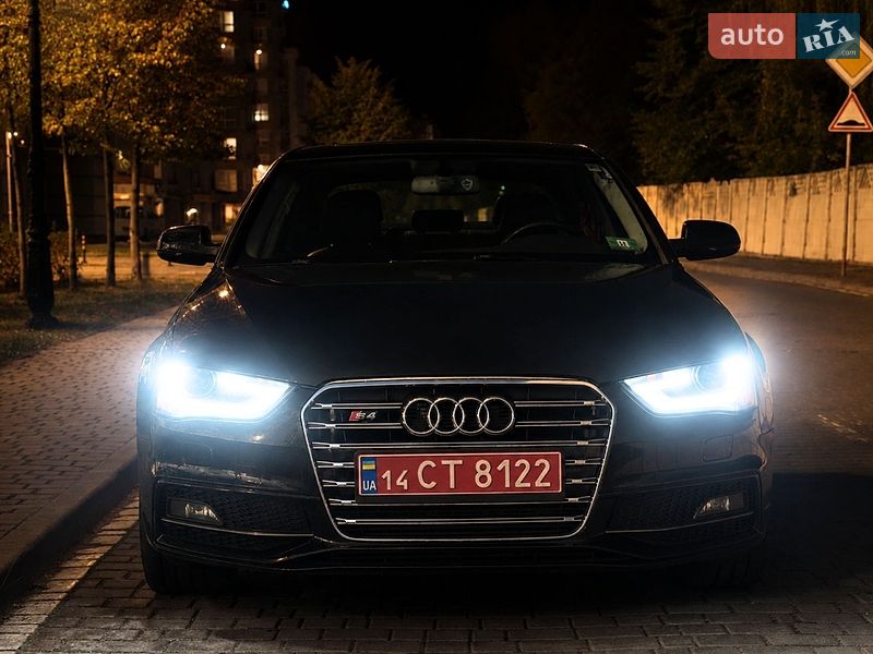 Седан Audi A4 2015 в Ивано-Франковске