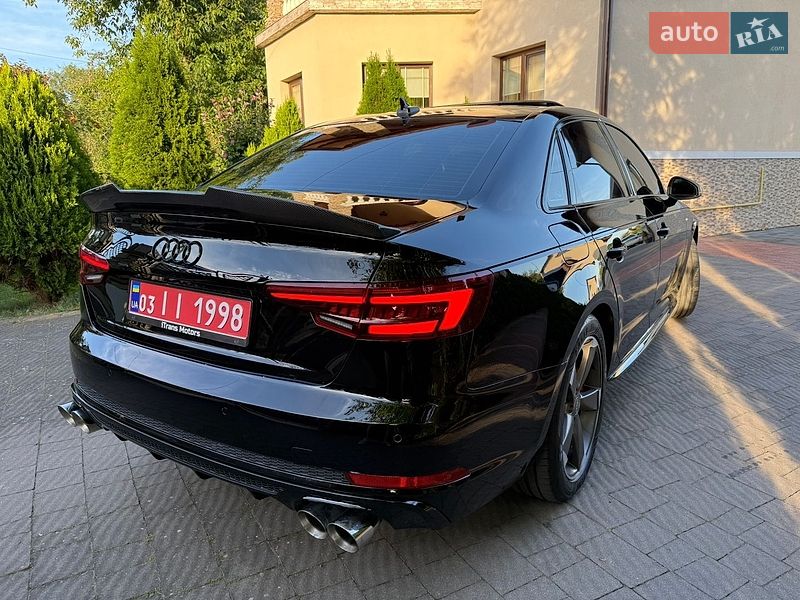 Седан Audi A4 2018 в Стрию