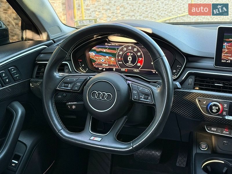 Седан Audi A4 2018 в Стрию
