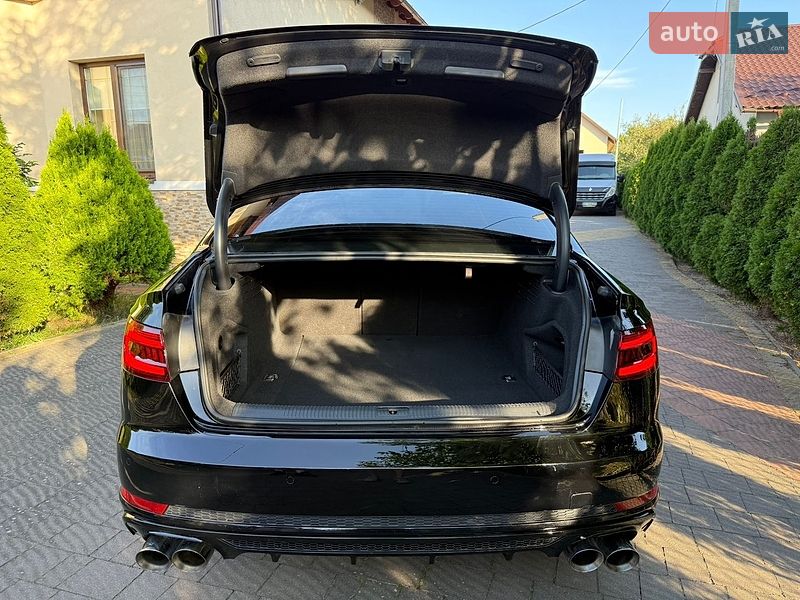 Седан Audi A4 2018 в Стрию