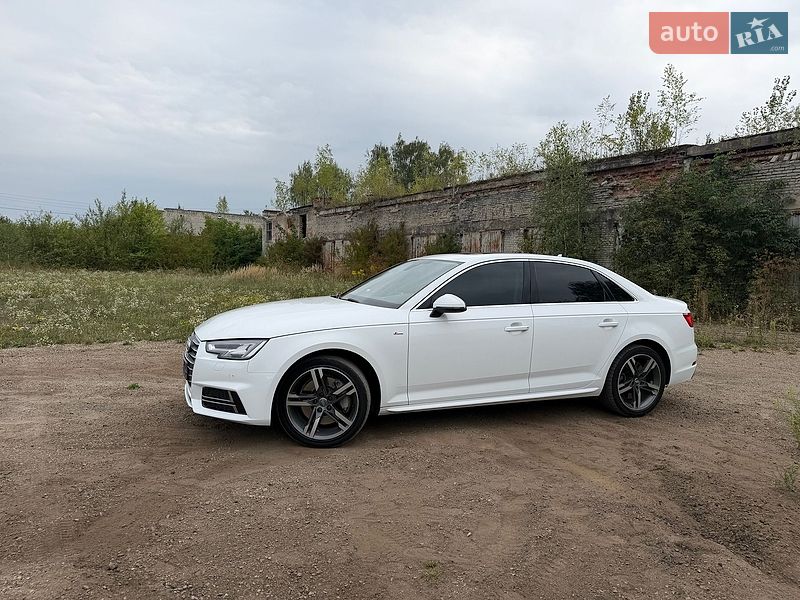 Седан Audi A4 2015 в Львове