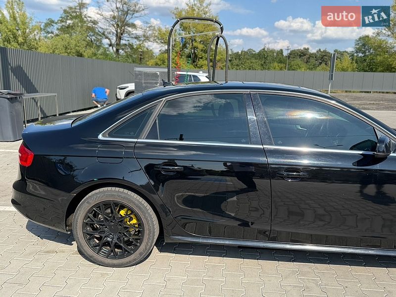 Седан Audi A4 2014 в Львове
