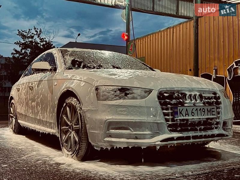 Седан Audi A4 2013 в Киеве