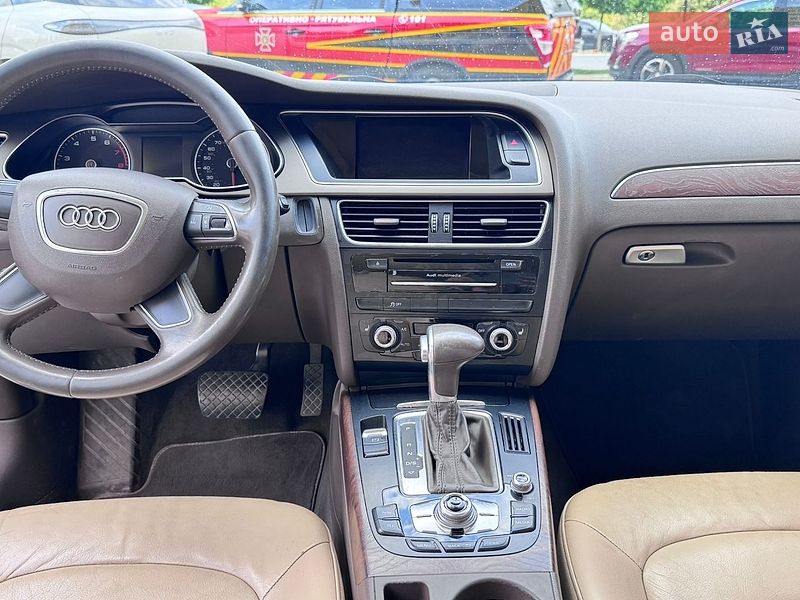Седан Audi A4 2014 в Львові
