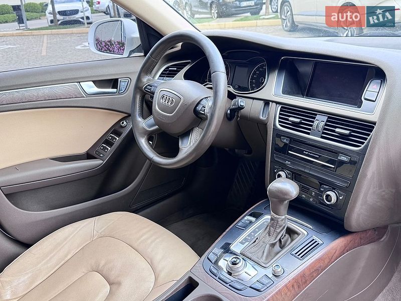 Седан Audi A4 2014 в Львові