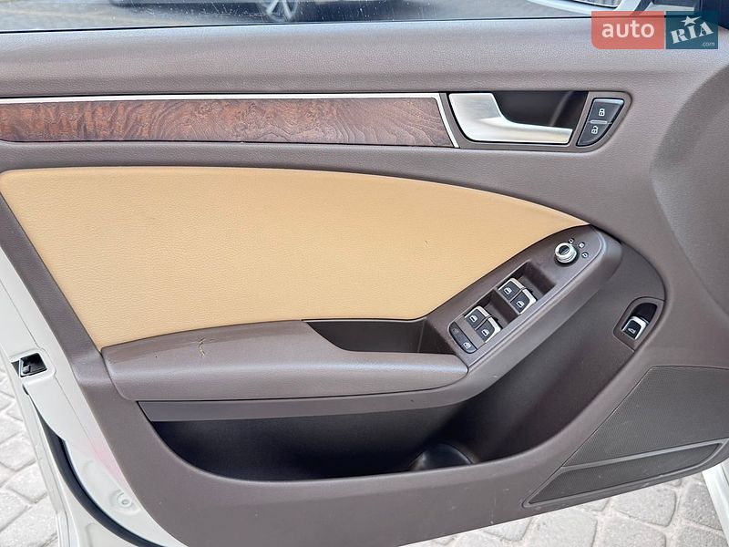 Седан Audi A4 2014 в Львові
