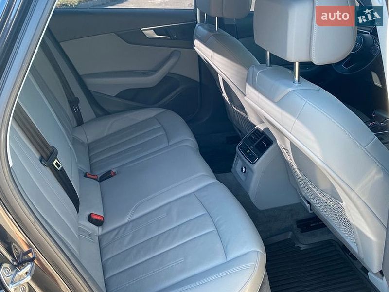Седан Audi A4 2018 в Умані
