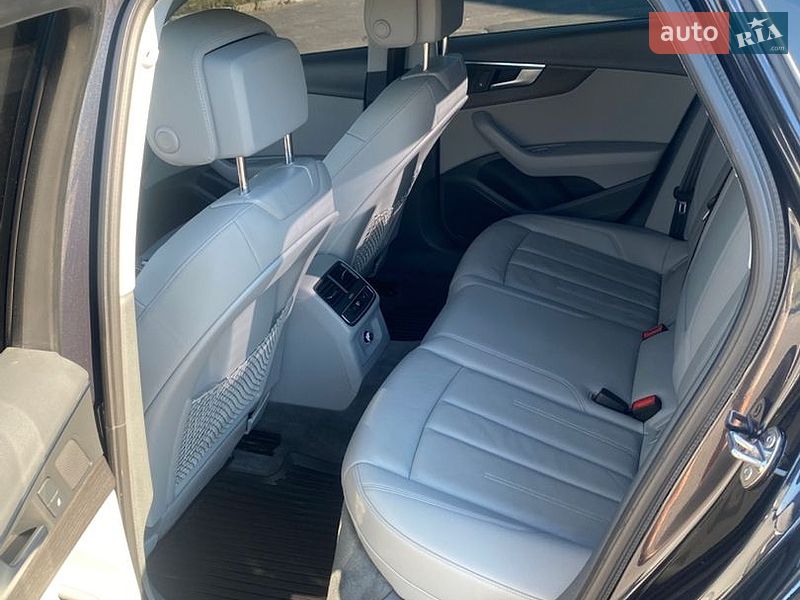 Седан Audi A4 2018 в Умані