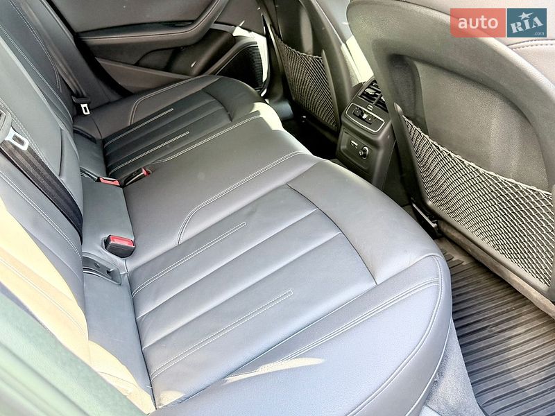Седан Audi A4 2022 в Харькове