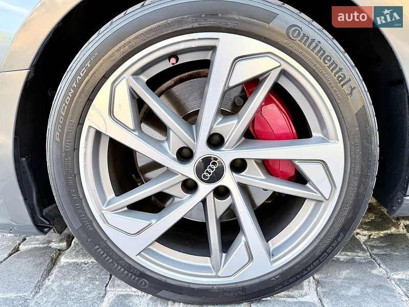 Седан Audi A4 2022 в Харькове