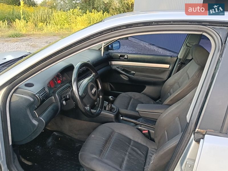 Седан Audi A4 1998 в Малині