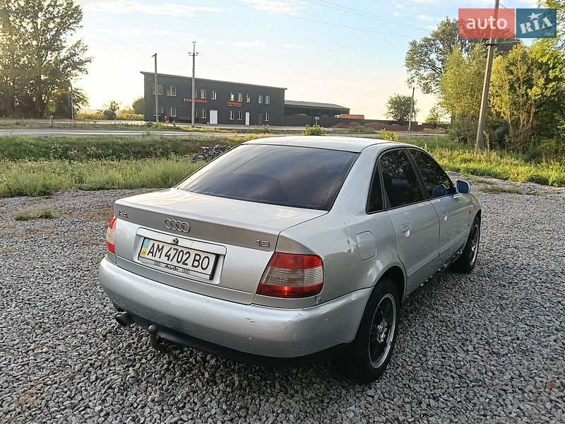 Седан Audi A4 1998 в Малині