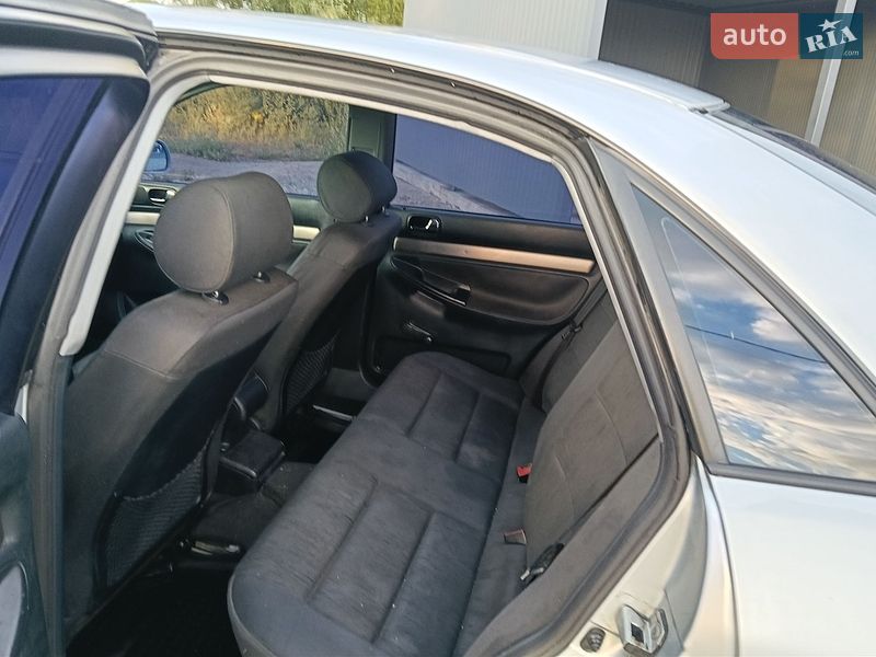 Седан Audi A4 1998 в Малині