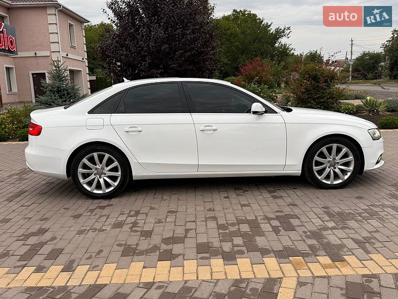 Седан Audi A4 2014 в Бершаді