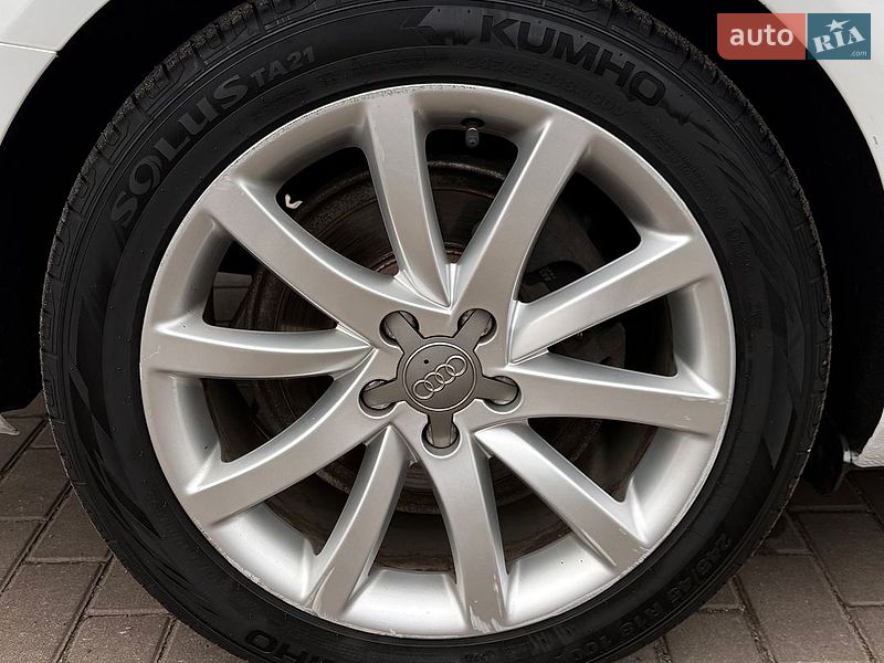 Седан Audi A4 2014 в Бершаді