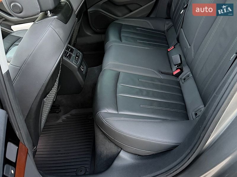 Седан Audi A4 2020 в Львові