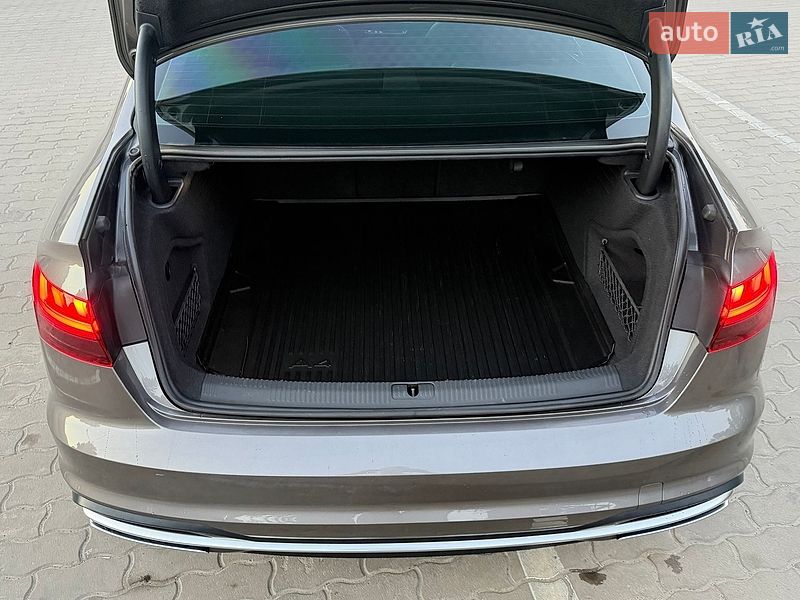 Седан Audi A4 2020 в Львові