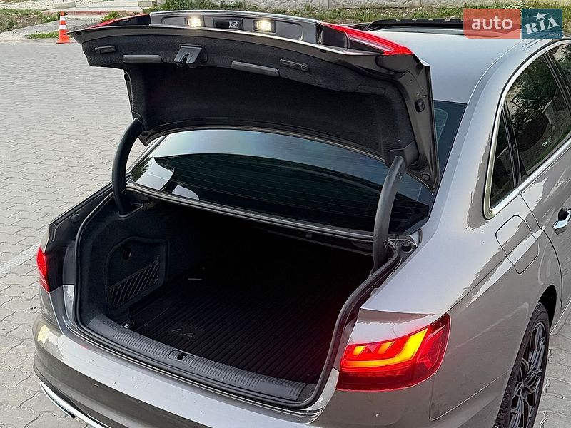 Седан Audi A4 2020 в Львові