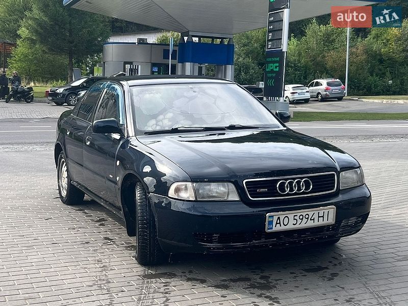 Седан Audi A4 1995 в Рахове