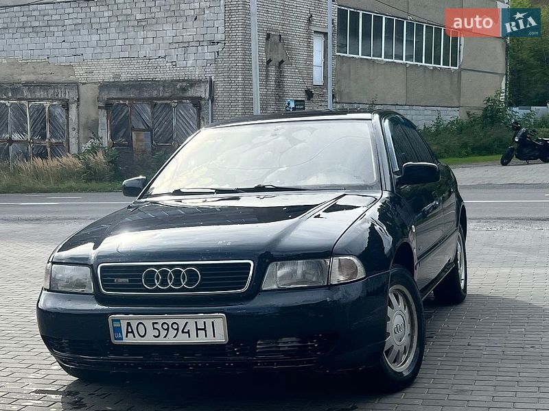 Седан Audi A4 1995 в Рахове