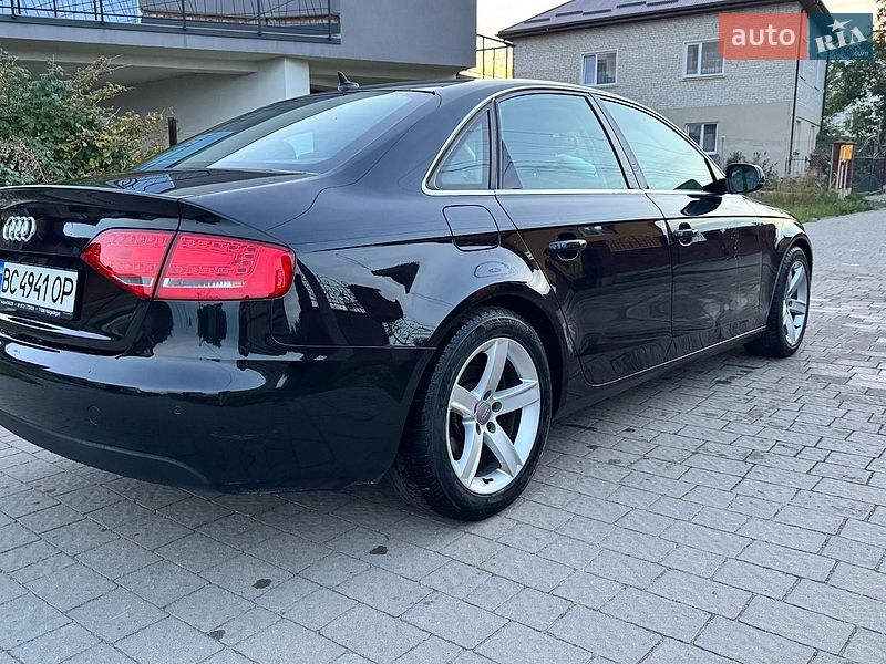 Седан Audi A4 2011 в Львові