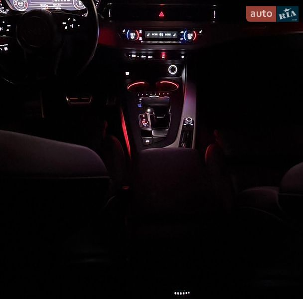 Седан Audi A4 2018 в Харкові