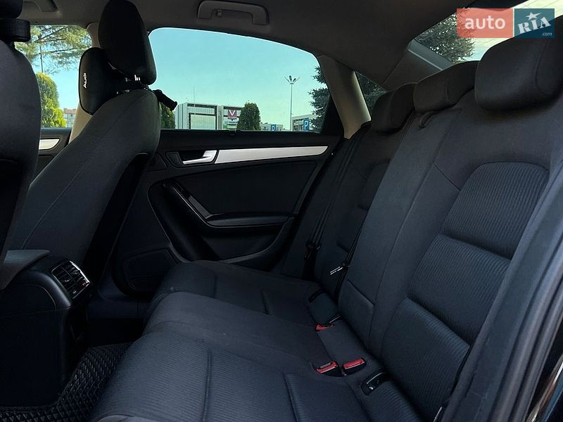 Седан Audi A4 2012 в Львові