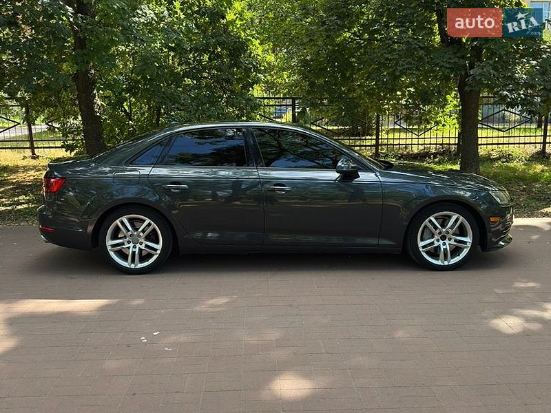 Седан Audi A4 2016 в Кременчуге