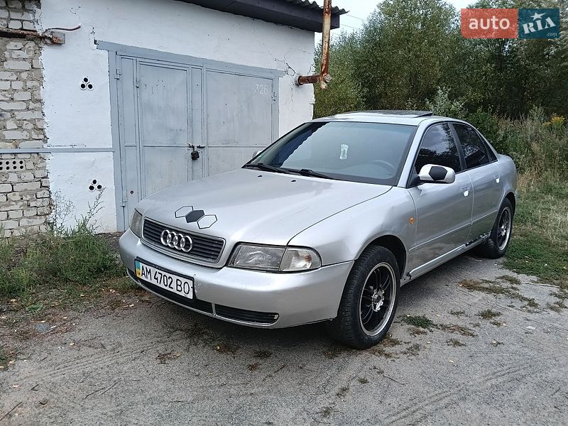 Седан Audi A4 1998 в Малині