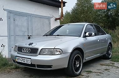 Седан Audi A4 1998 в Малині