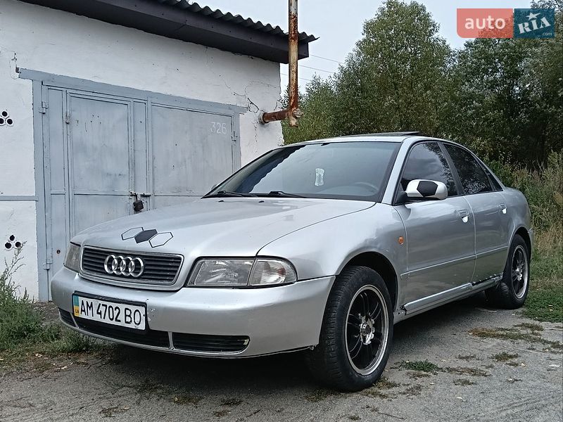 Седан Audi A4 1998 в Малині