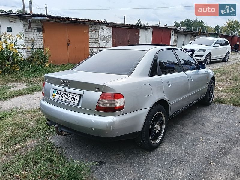 Седан Audi A4 1998 в Малині