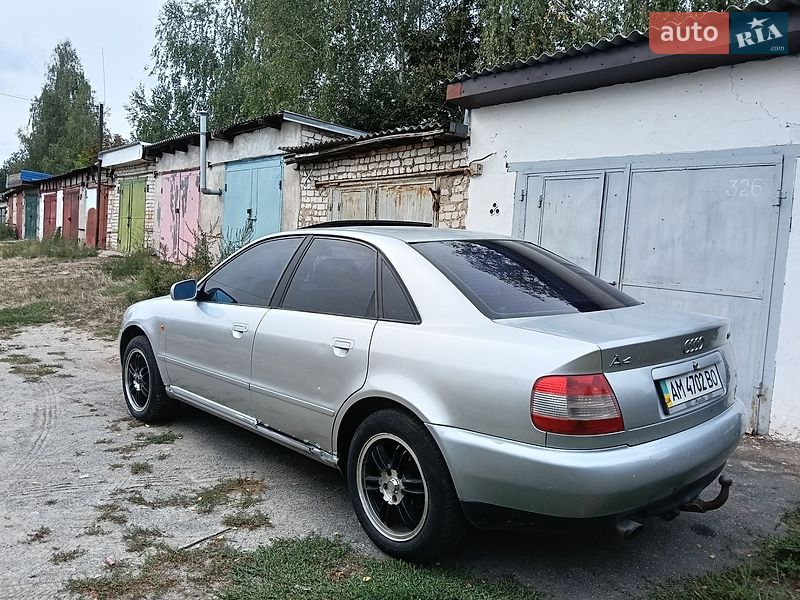 Седан Audi A4 1998 в Малині