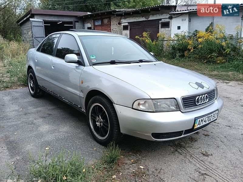 Седан Audi A4 1998 в Малині
