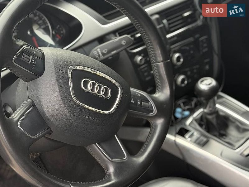 Седан Audi A4 2012 в Киеве