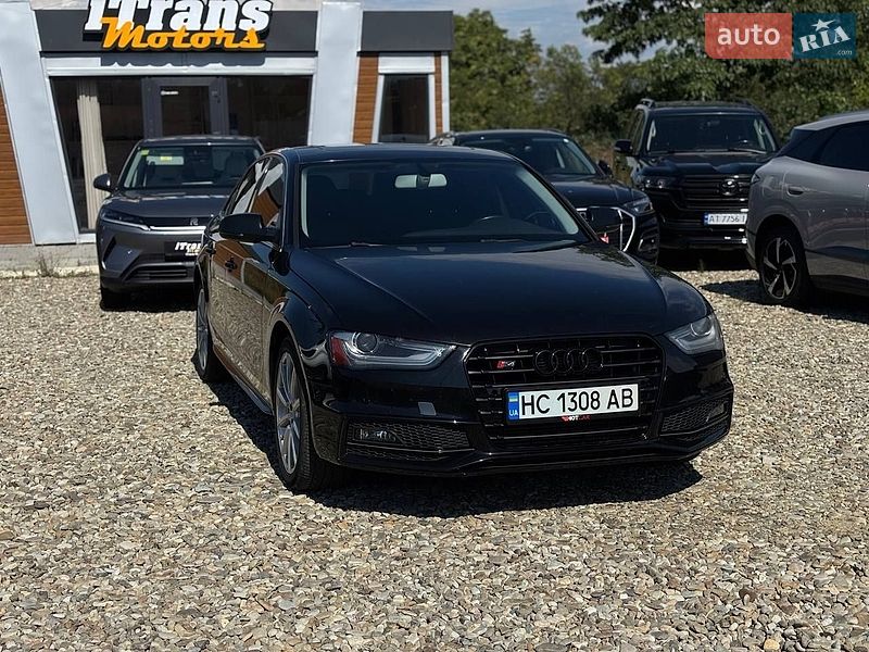 Седан Audi A4 2015 в Стрию