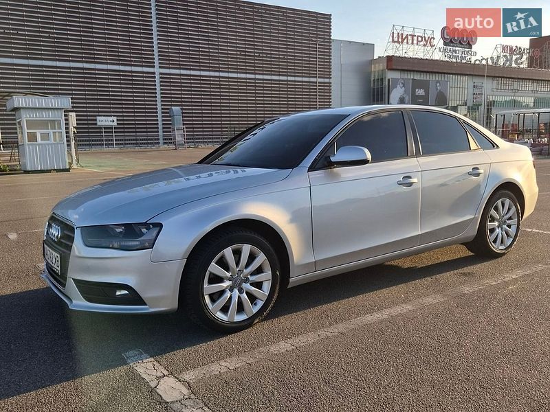 Седан Audi A4 2012 в Києві