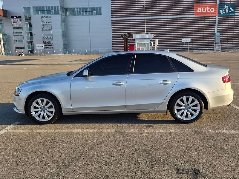 Седан Audi A4 2012 в Києві